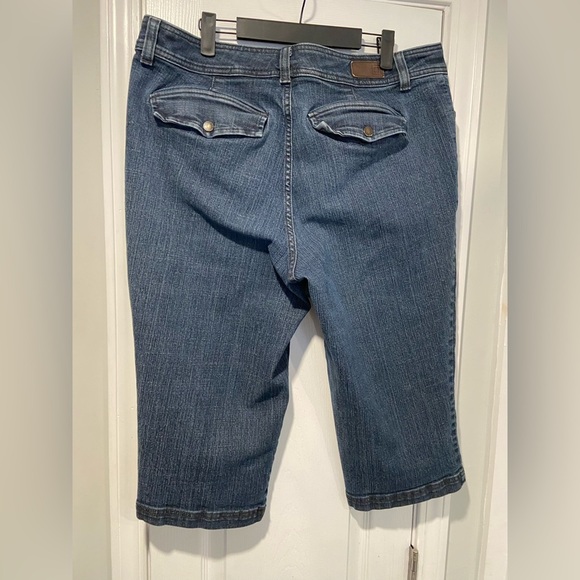 Liz Claiborne Size 16W Slim Power Cropped Blue Stretch Denim Jeans Shorts - Picture 3 of 11